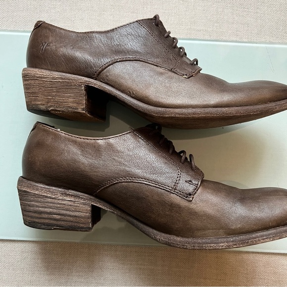 Frye woman’s leather shoes size 11 - Picture 9 of 10
